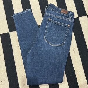 Judy Blue
Skinny Jean
Dark Wash
Size 13/31